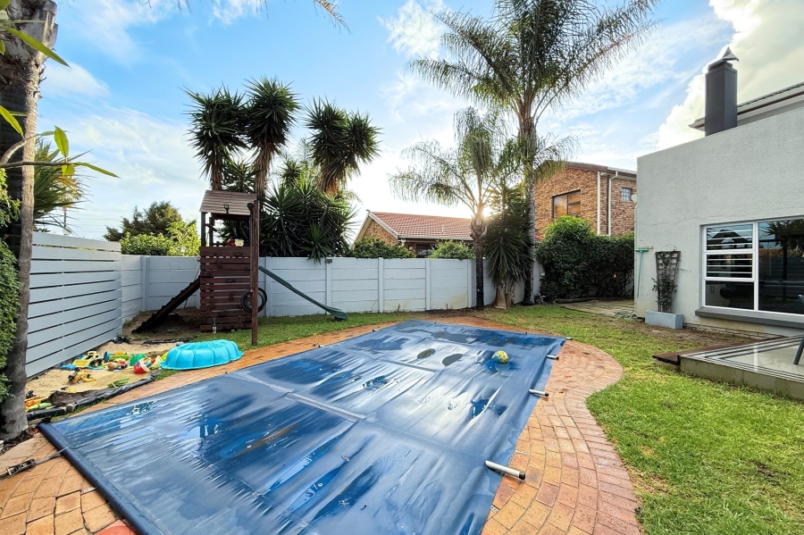 2 Bedroom Property for Sale in Welgelegen 3 Western Cape